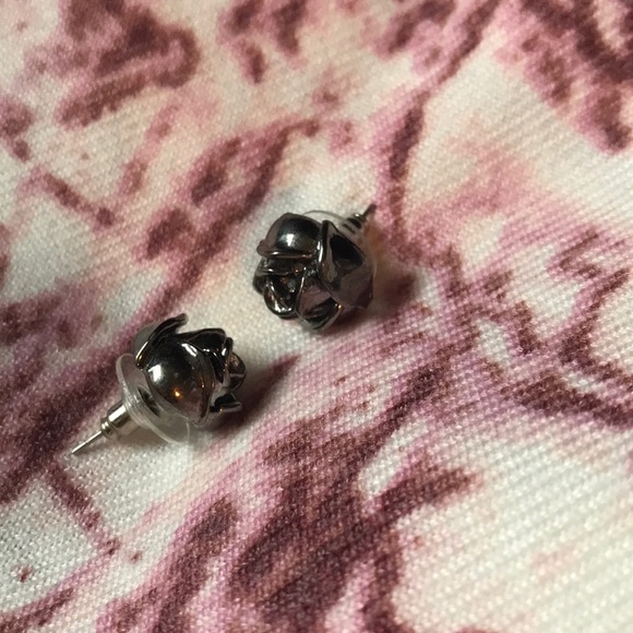 SALE❣️🌹 Rose bud Earrings - Picture 3 of 4